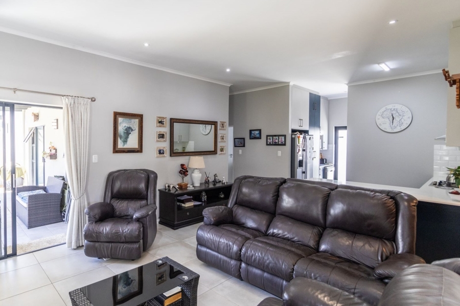 3 Bedroom Property for Sale in Aan de Wijnlanden Western Cape